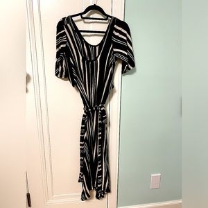 Latched Mama B&W Romper for pregnancy and nursing
